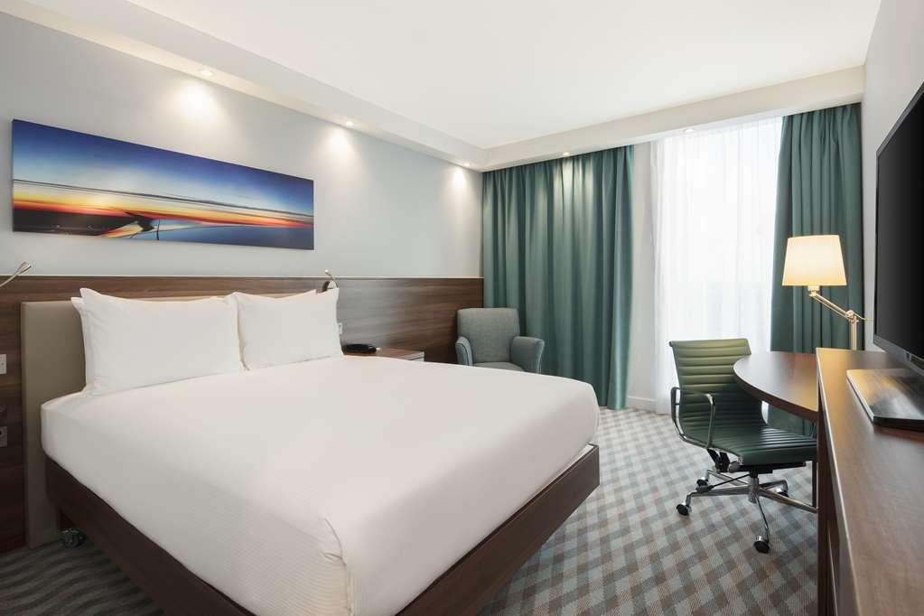 Hampton By Hilton London Stansted Airport Hotel Stansted Mountfitchet Room photo